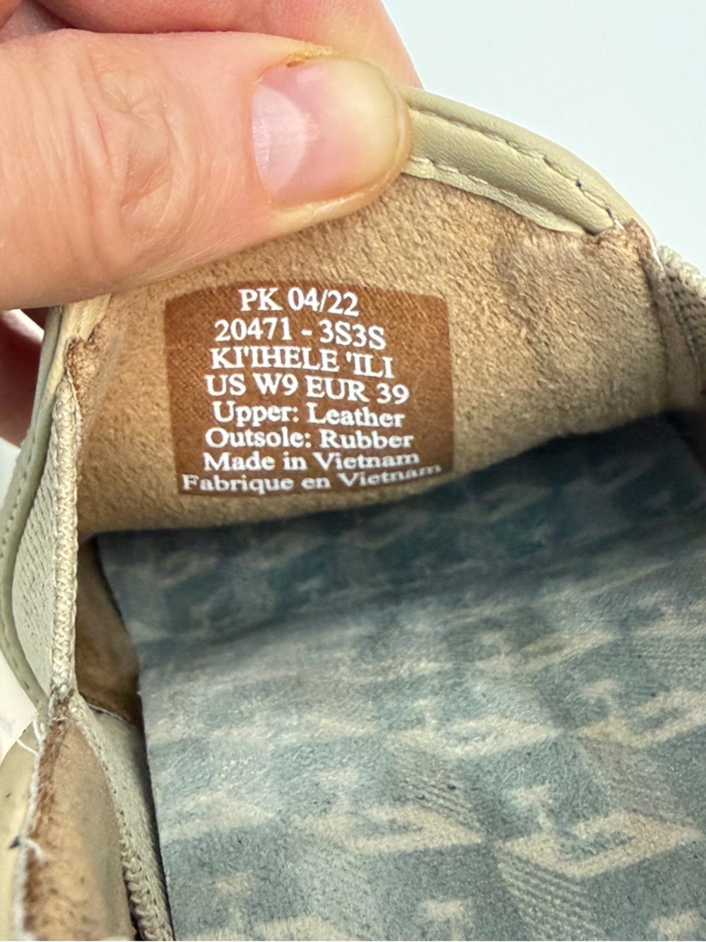 OluKai Ki‘ihele ‘Ili Slip On Sneaker, Size 9 - Picture 7 of 7